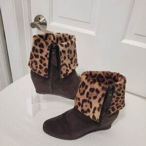 Stuart Weitzman Cream and Brown Wedge Ankle Suede Boots Size 6.5 Casual foldover